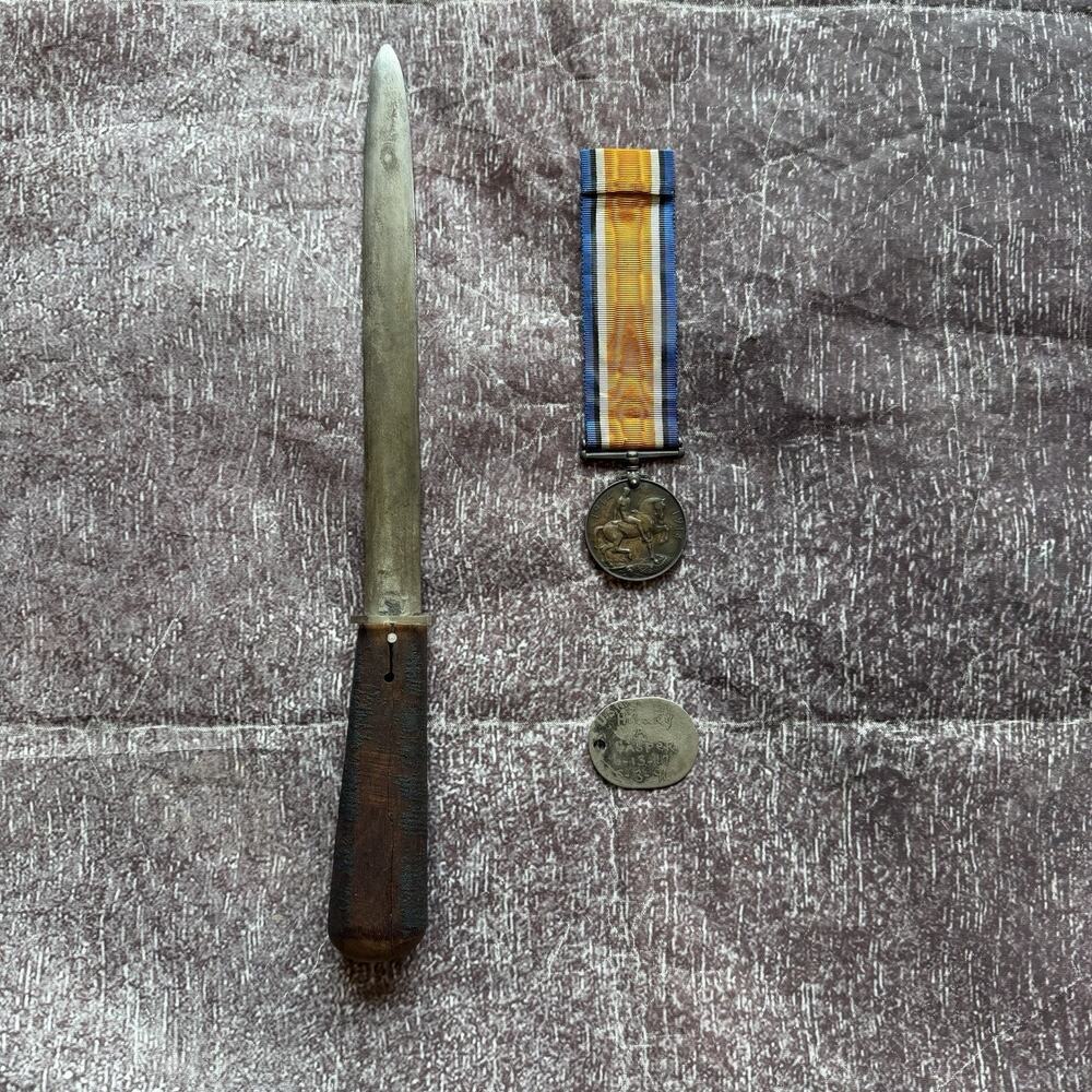 Vintage Antique World War 1 WW1 Trench Knife Silver Campaign Metal & Dog Tag Lot